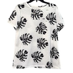 NWOT Boutique Tee - Size Medium